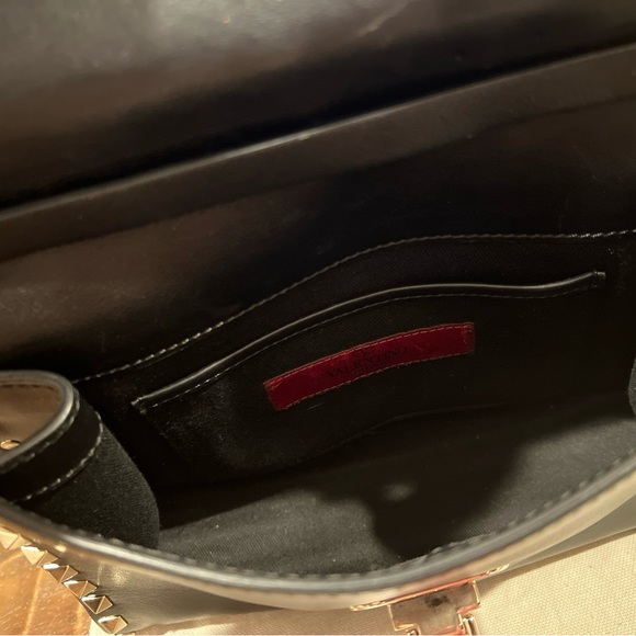 SMALL ROCKSTUD GRAINY CALFSKIN CROSSBODY BAG - Picture 3 of 4